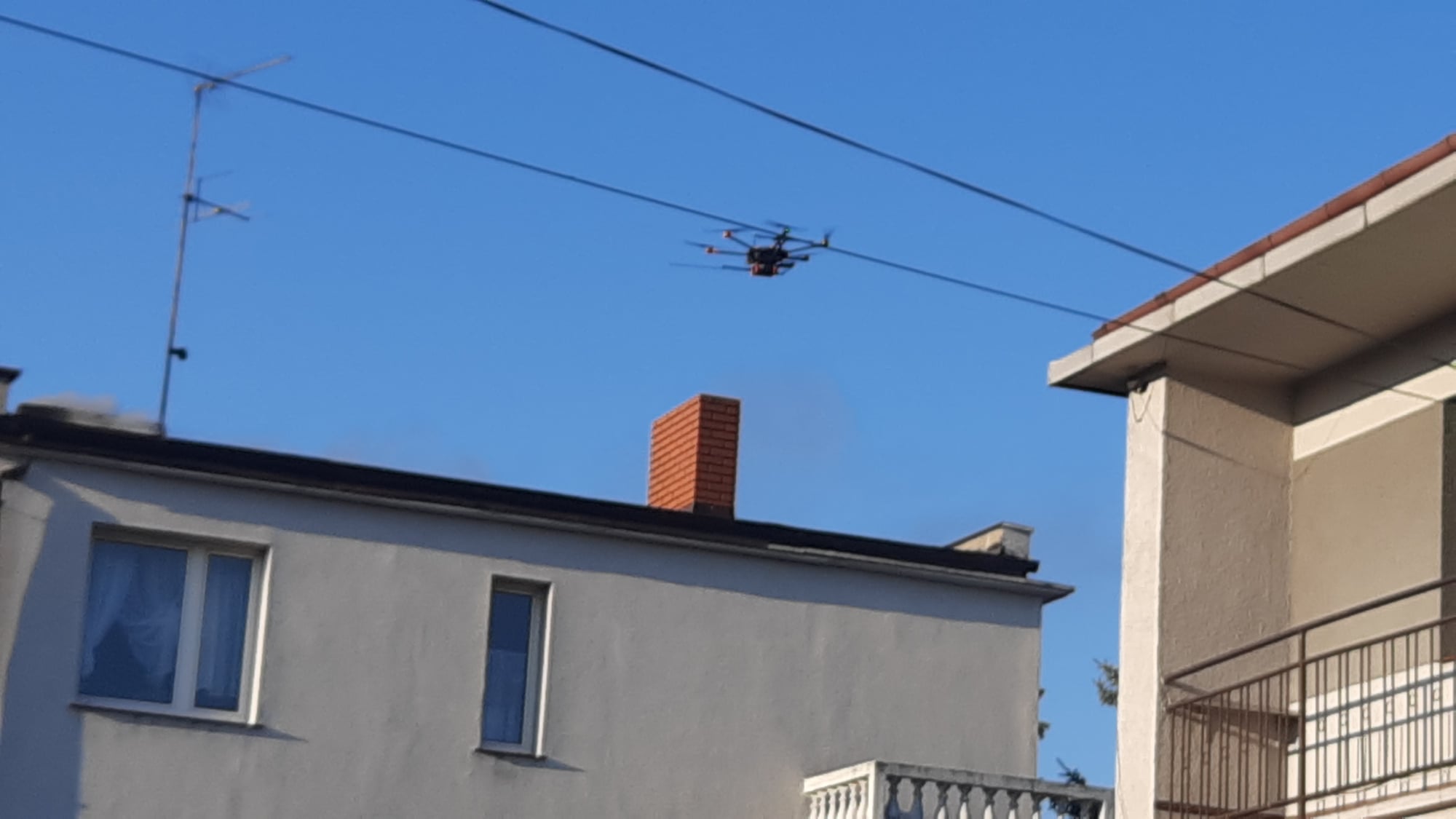 Dron straży miejskiej nad Piaskami