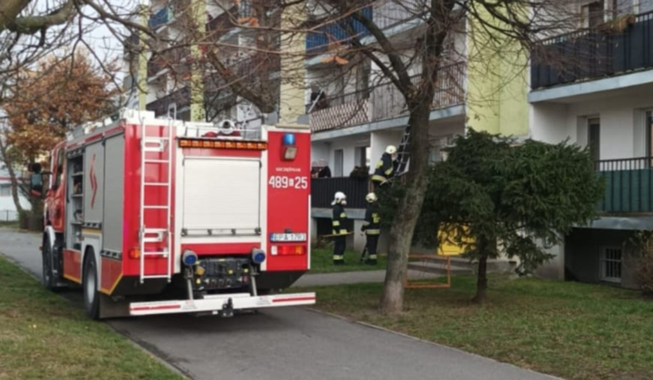 Wyczuwalny gaz w mieszkaniu, lokator przewieziony do szpitala