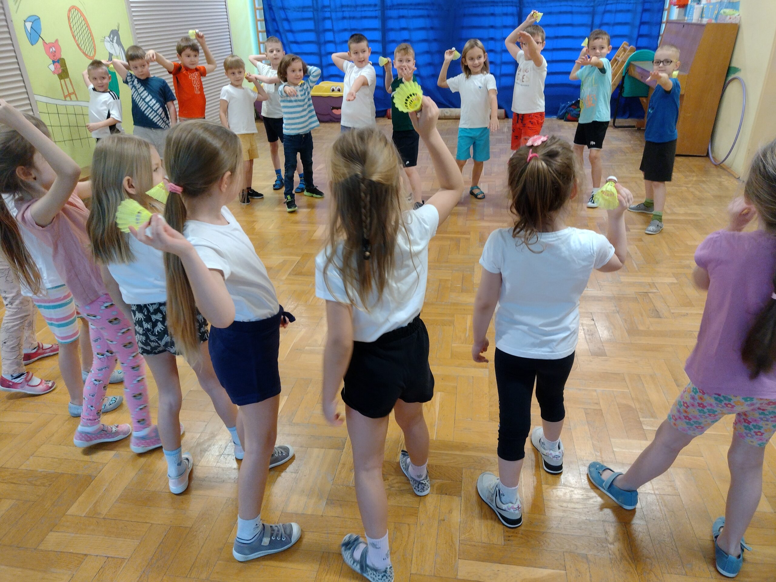 Przedszkolaki zgłębiały tajemnice badmintona