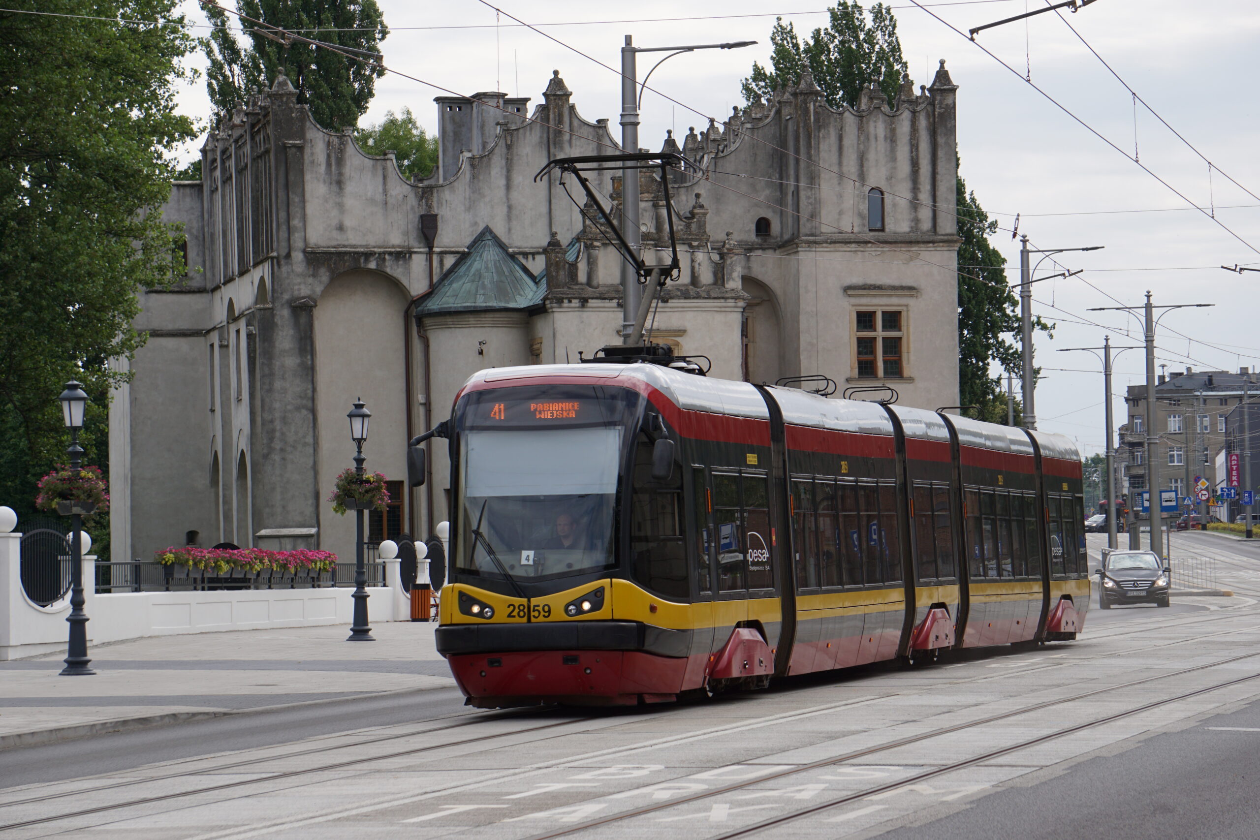 NASZA SONDA: Czy cieszymy się z powrotu tramwaju do Pabianic?