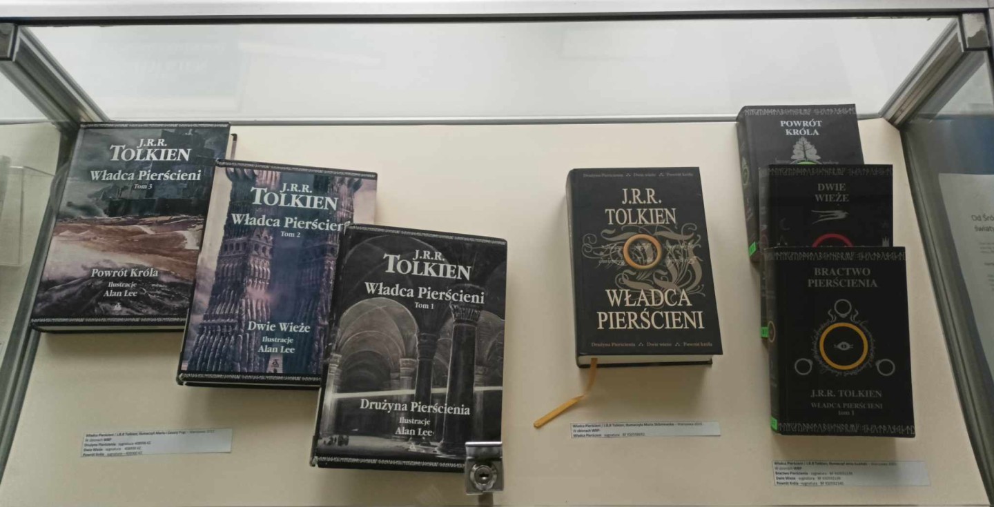 Wystawa z okazji 50. rocznicy śmierci Tolkiena